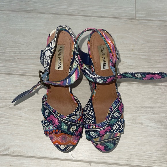 Steve Madden Size 9 Winona Multi-Print Tribal Wedges - Picture 7 of 9